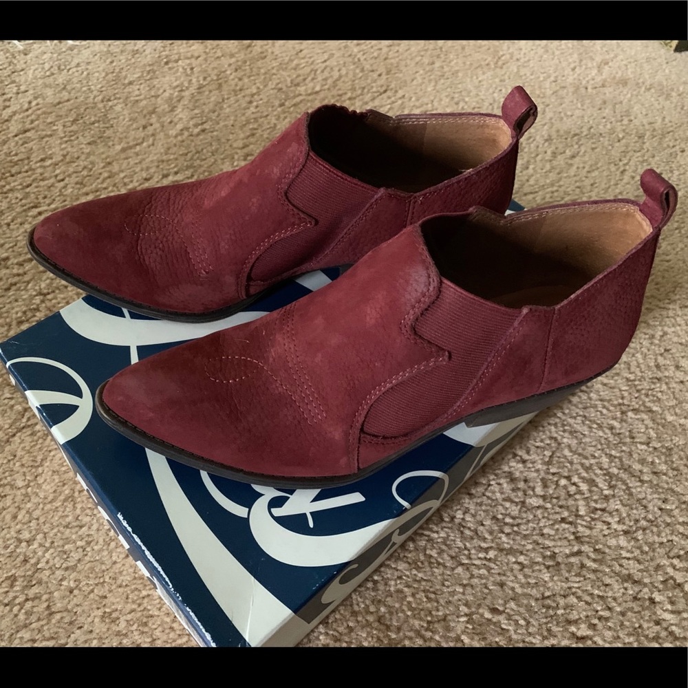 Lucky Brand Joelle bootie Ruby Wine, size 7